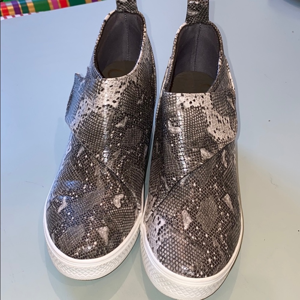 Ccocci snake skin wedges size 7